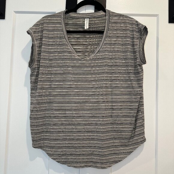 Athleta Cloudlight Stratus Tee M Petite Striped Scoop Neck Yoga Activewear Top - Picture 1 of 8